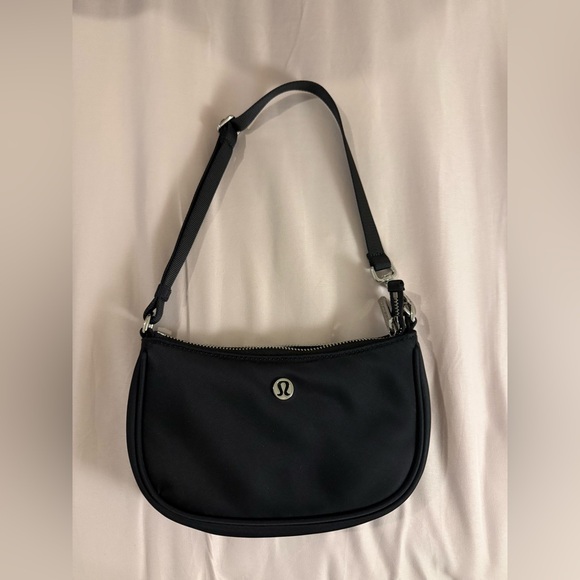 City Essentials Mini Shoulder Bag 1L - Picture 1 of 5